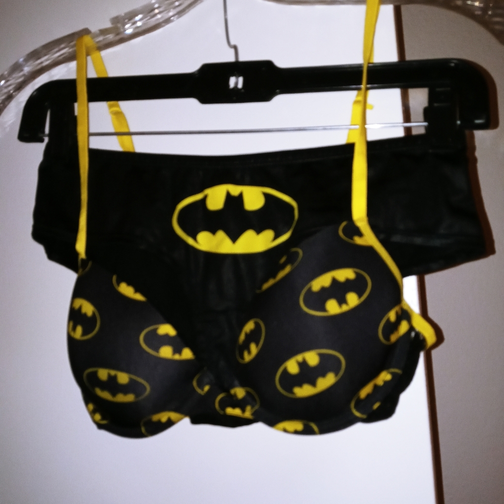 HOT TOPIC BATMAN Panties & Bra set w/ removable cape!! Worn Once!! Price Drop!
